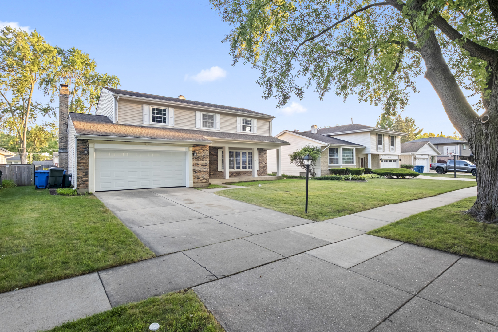 1813 E Wood Lane, Mount Prospect, IL 60056