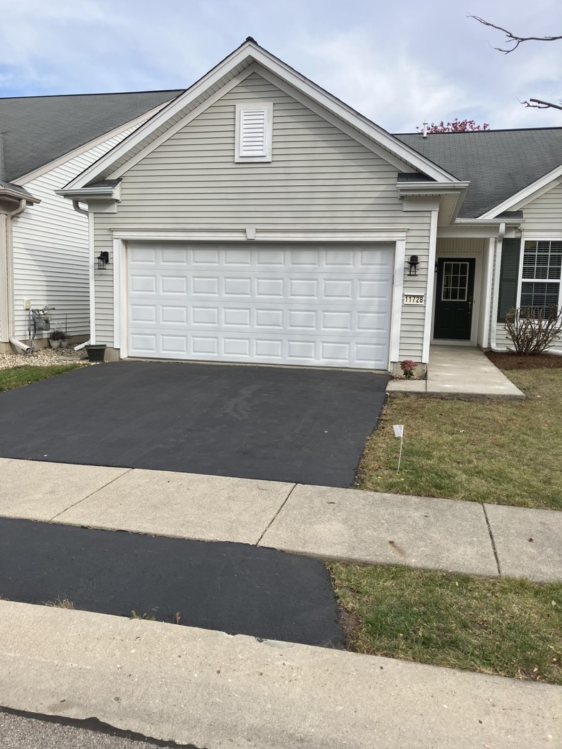 11728 Tanglewood Road, Huntley, IL 60142