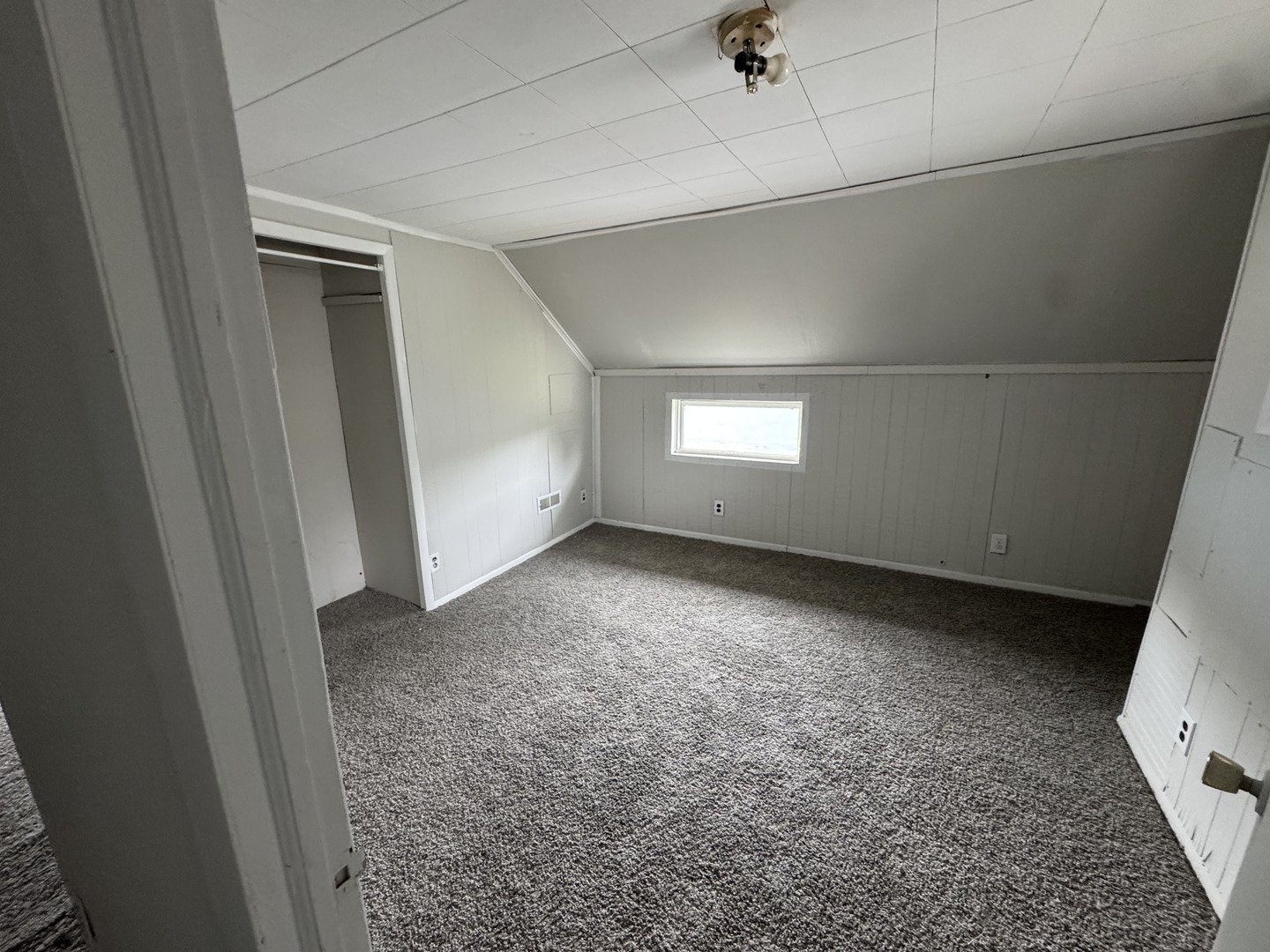 2320 W GARDEN Street, Peoria, IL 61602