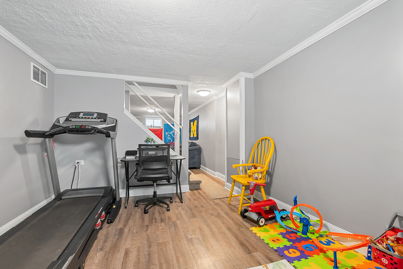 18418 Clyde Road, Homewood, IL 60430