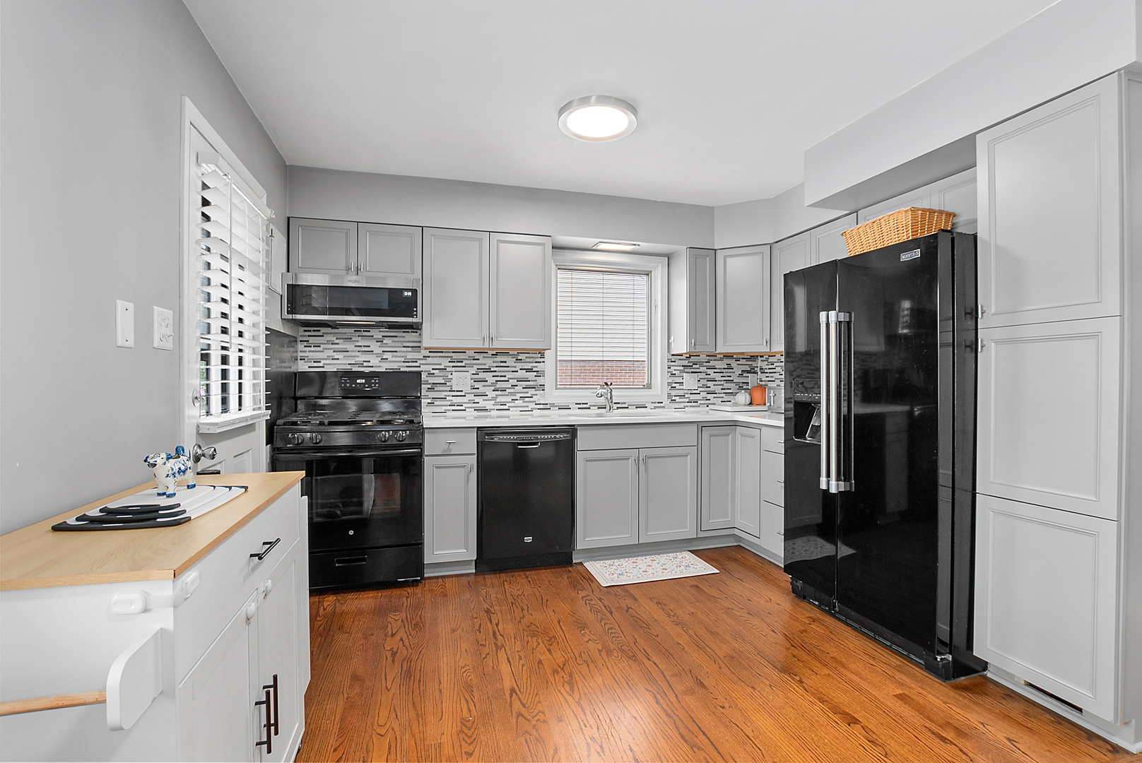 18418 Clyde Road, Homewood, IL 60430