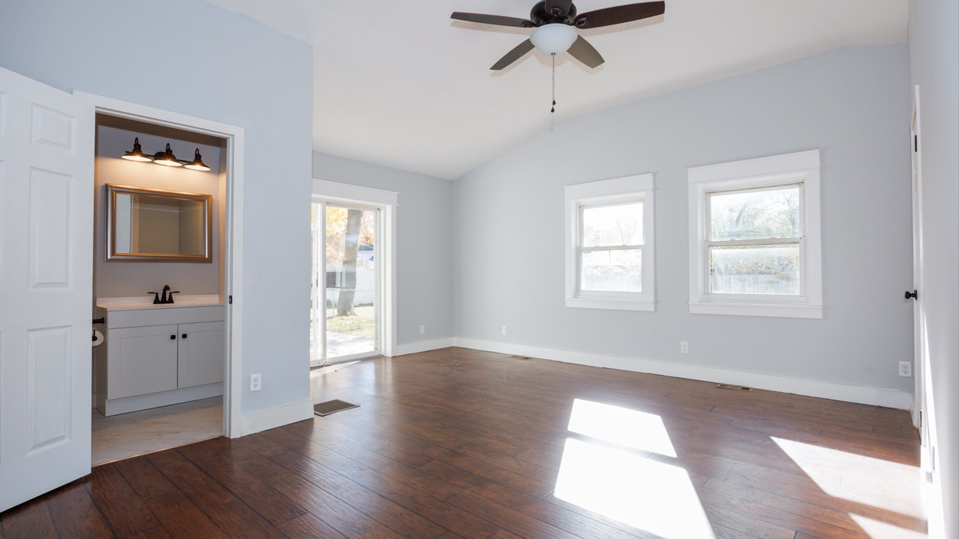 1811 E Lincoln Street, Bloomington, IL 61701