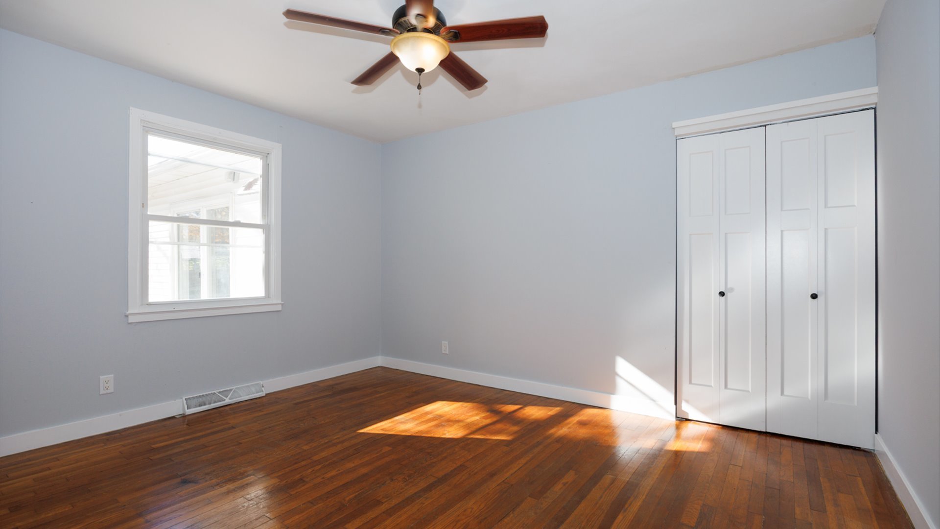 1811 E Lincoln Street, Bloomington, IL 61701