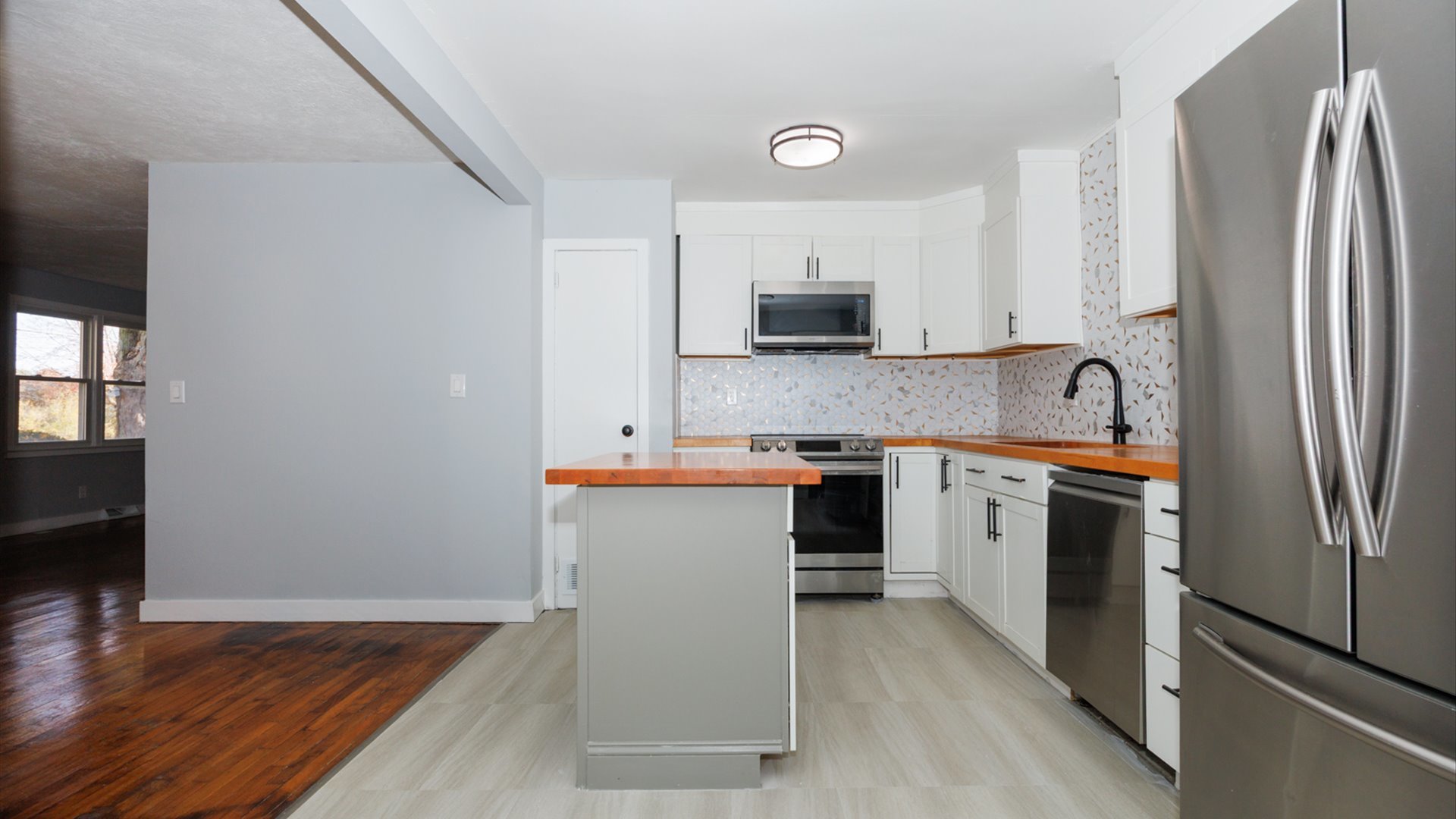 1811 E Lincoln Street, Bloomington, IL 61701