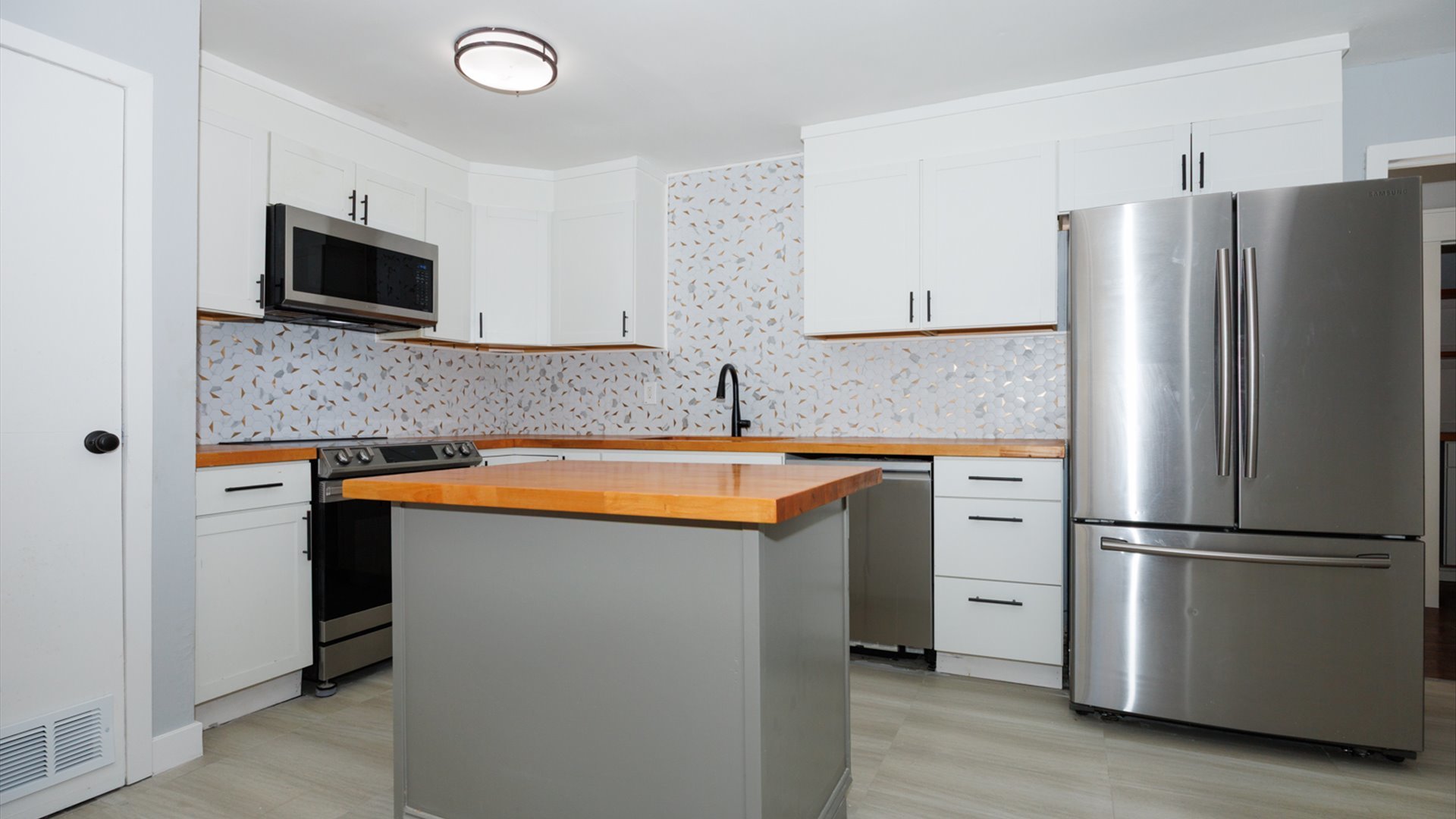 1811 E Lincoln Street, Bloomington, IL 61701