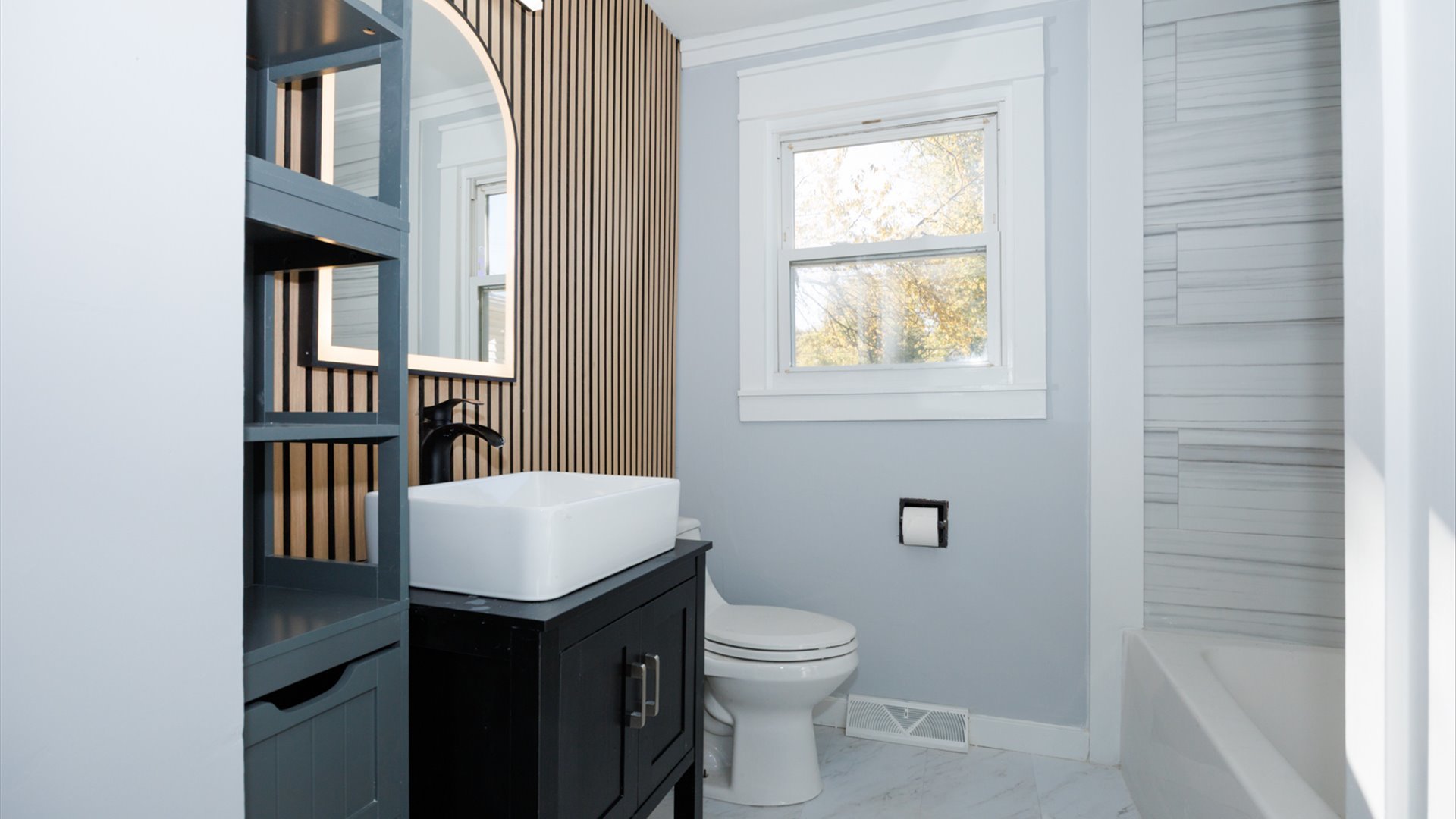 1811 E Lincoln Street, Bloomington, IL 61701