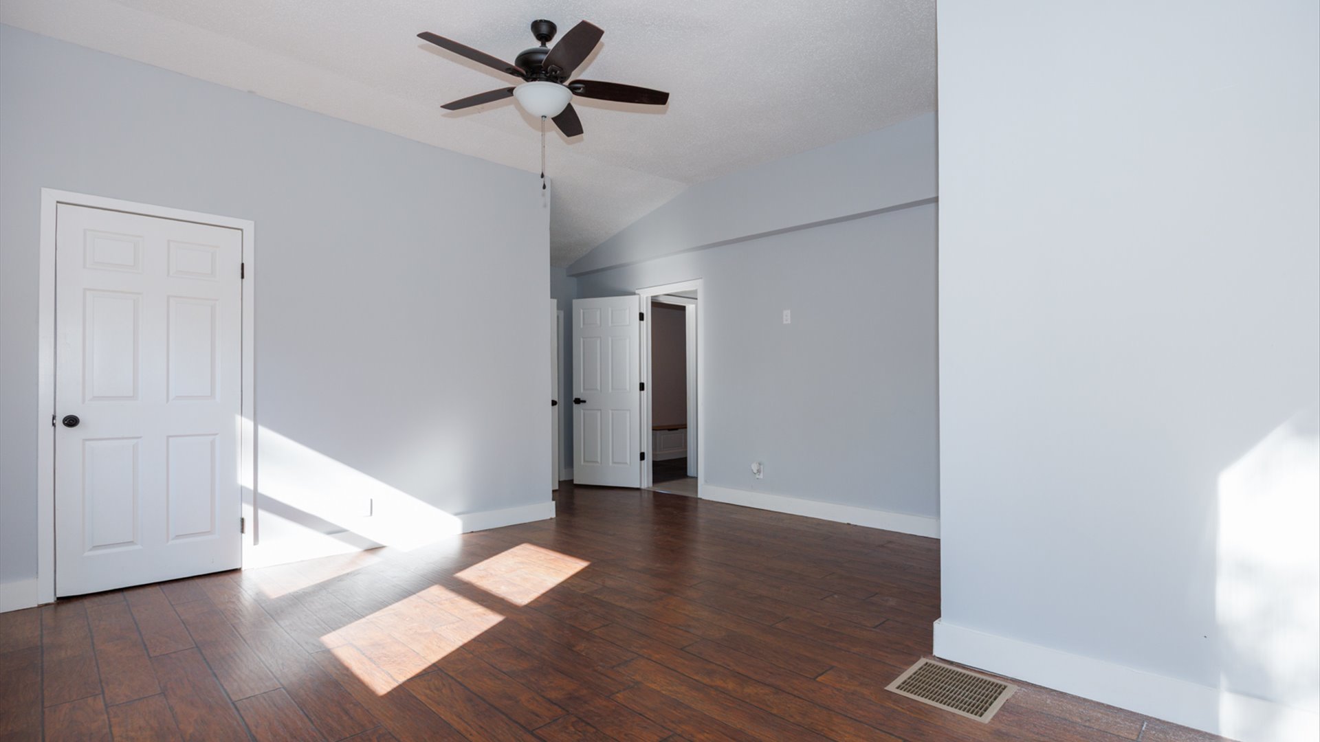 1811 E Lincoln Street, Bloomington, IL 61701