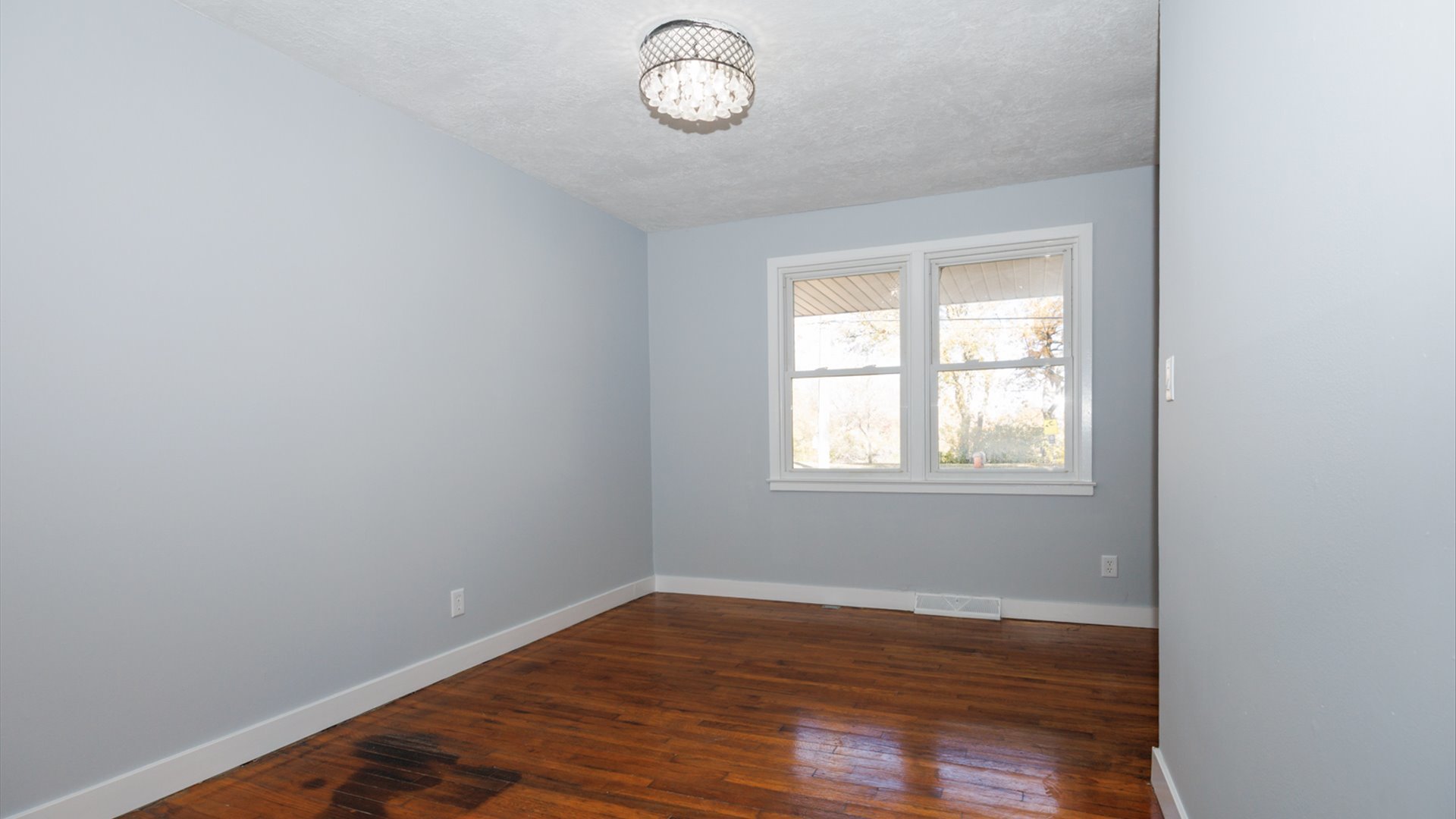 1811 E Lincoln Street, Bloomington, IL 61701