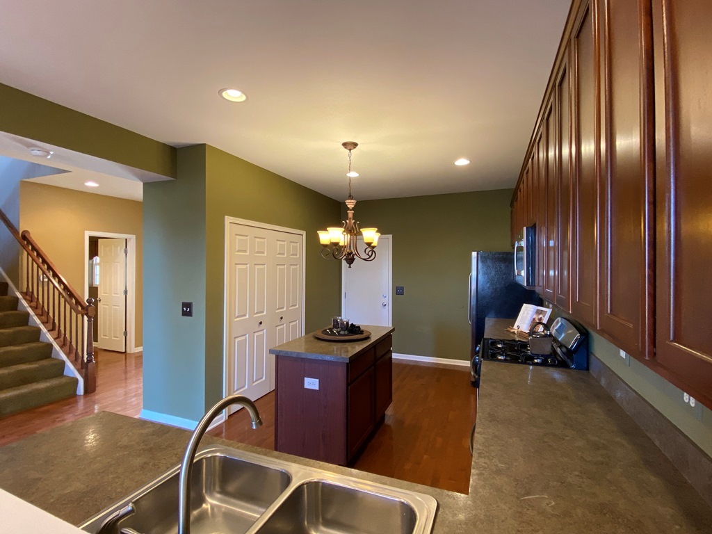 210 Dorset Avenue, Oswego, IL 60543