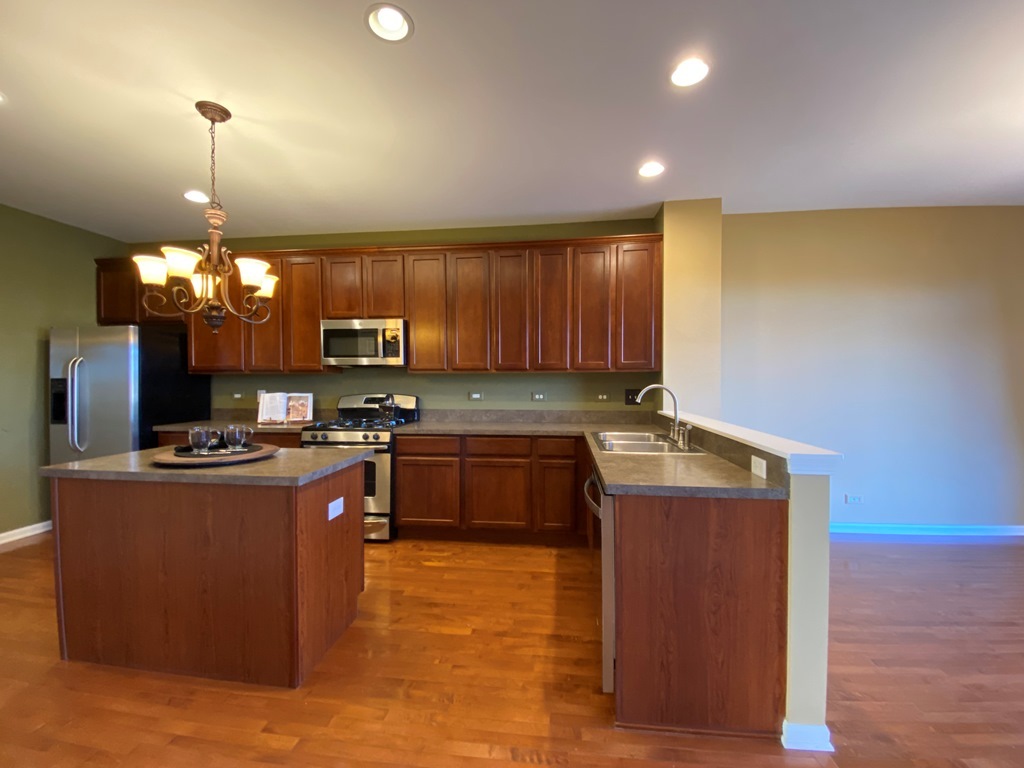 210 Dorset Avenue, Oswego, IL 60543