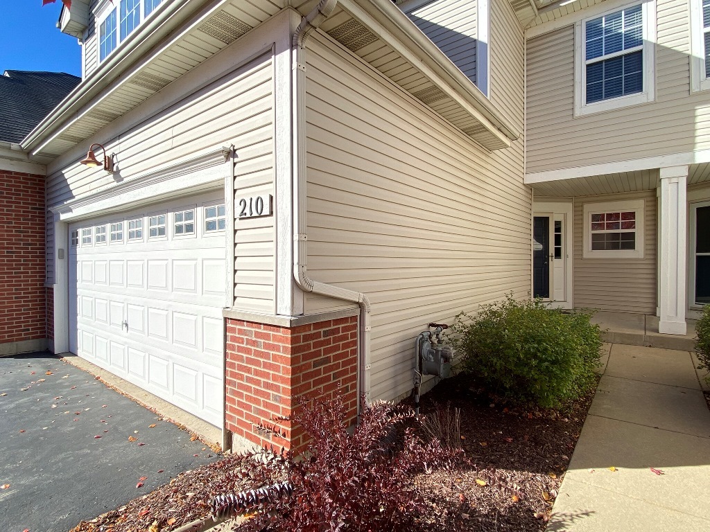 210 Dorset Avenue, Oswego, IL 60543