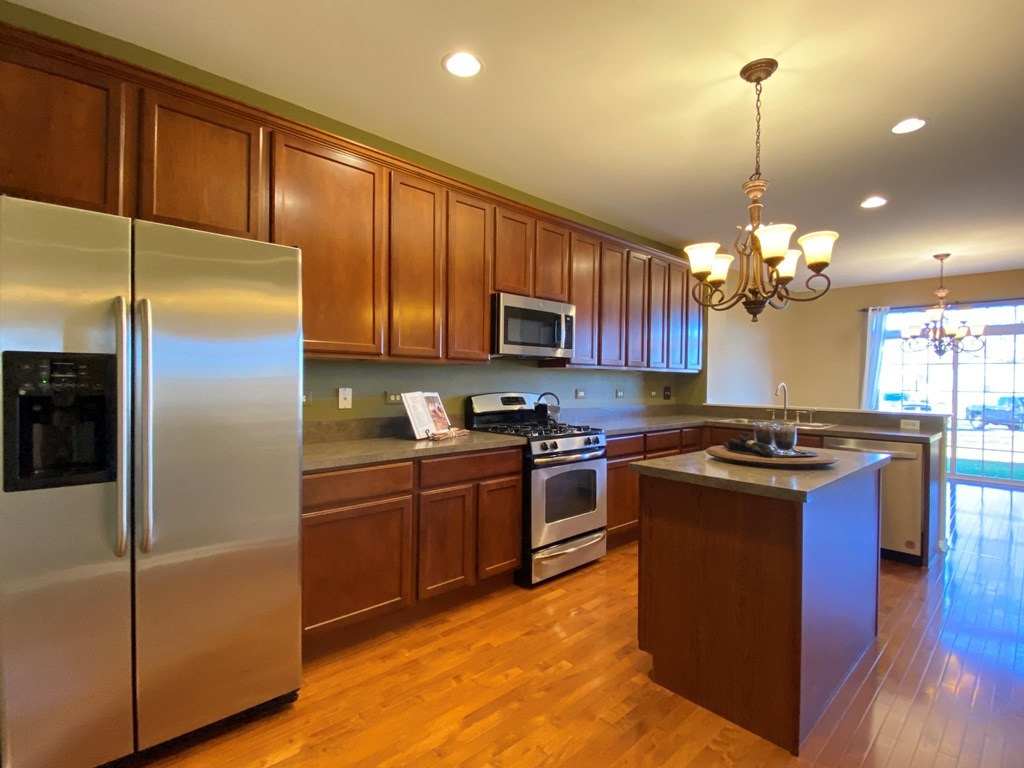 210 Dorset Avenue, Oswego, IL 60543