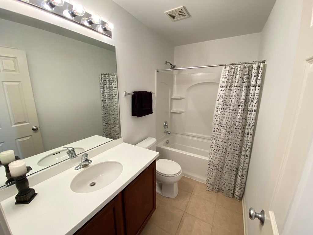 210 Dorset Avenue, Oswego, IL 60543