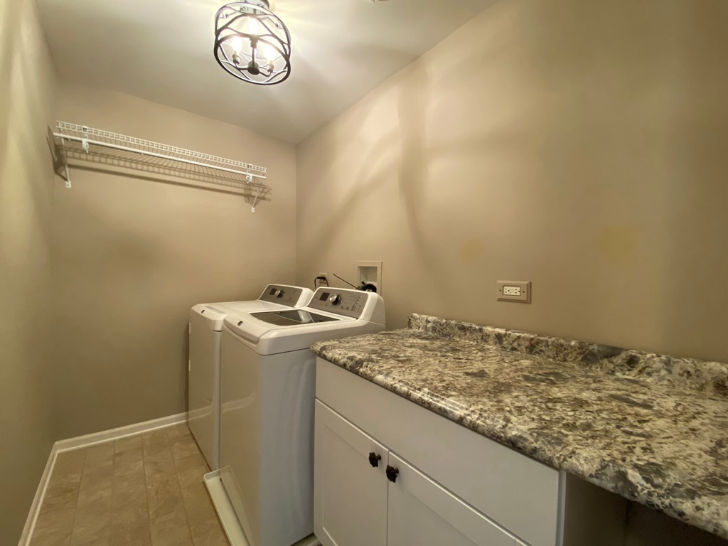 210 Dorset Avenue, Oswego, IL 60543