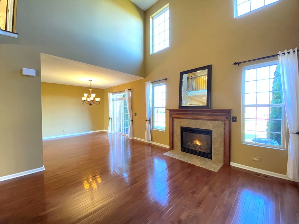 210 Dorset Avenue, Oswego, IL 60543