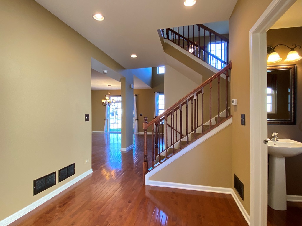 210 Dorset Avenue, Oswego, IL 60543