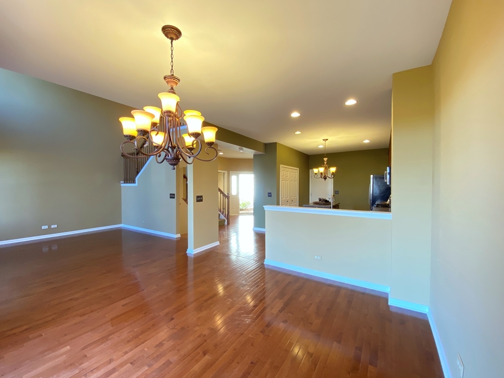 210 Dorset Avenue, Oswego, IL 60543