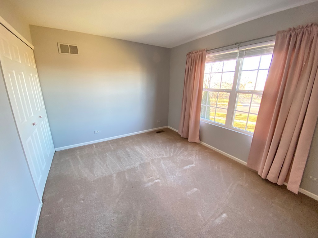 210 Dorset Avenue, Oswego, IL 60543