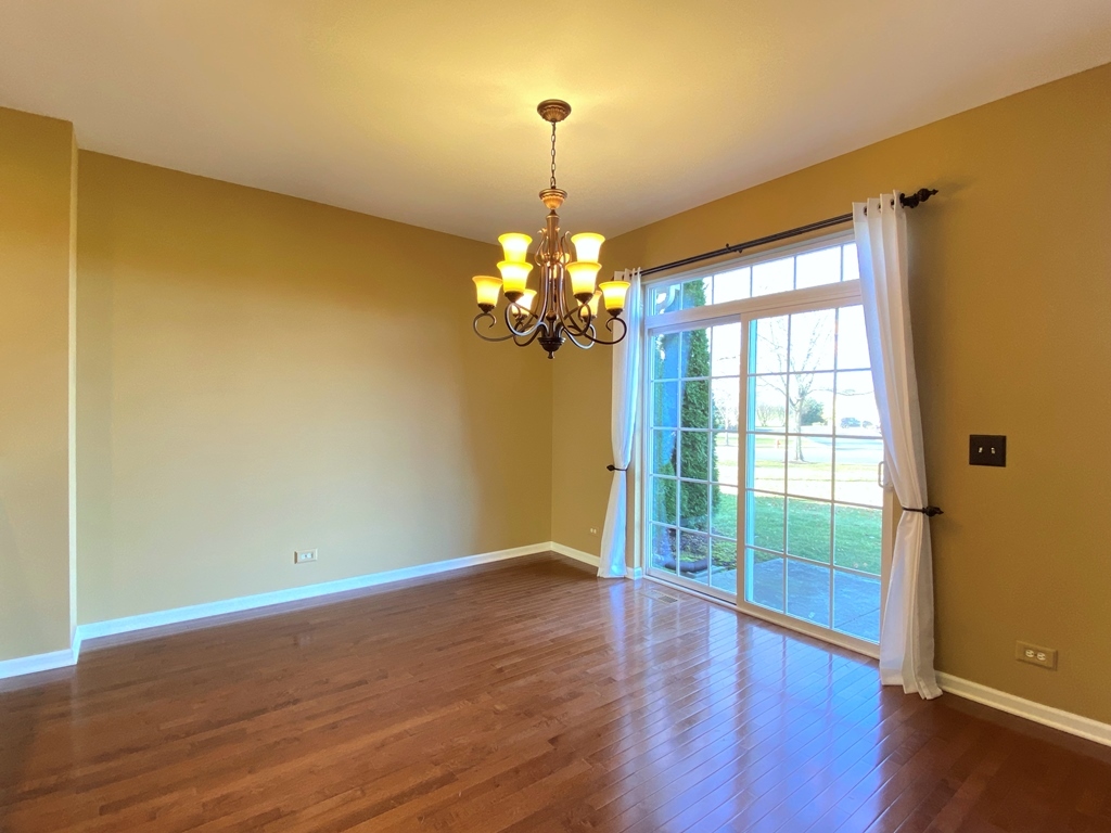 210 Dorset Avenue, Oswego, IL 60543