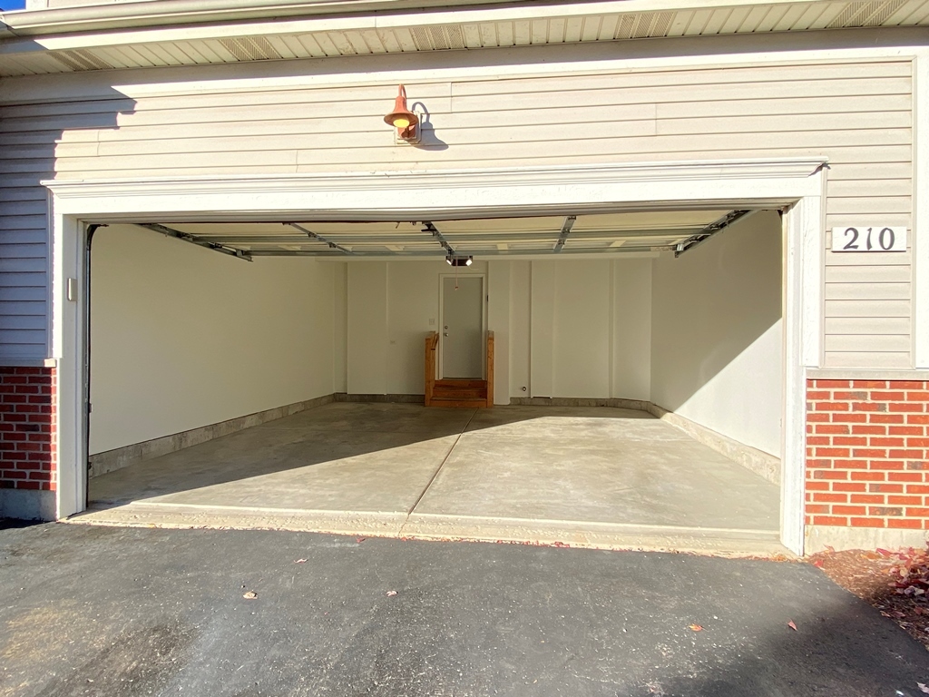 210 Dorset Avenue, Oswego, IL 60543