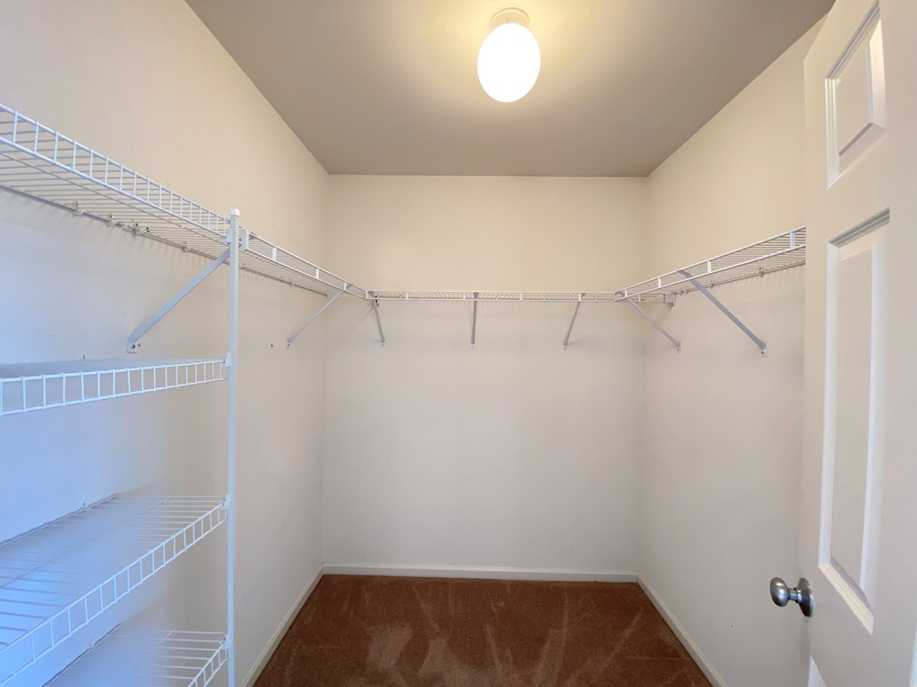 210 Dorset Avenue, Oswego, IL 60543