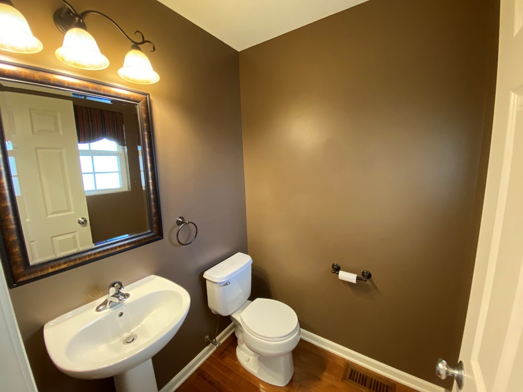 210 Dorset Avenue, Oswego, IL 60543