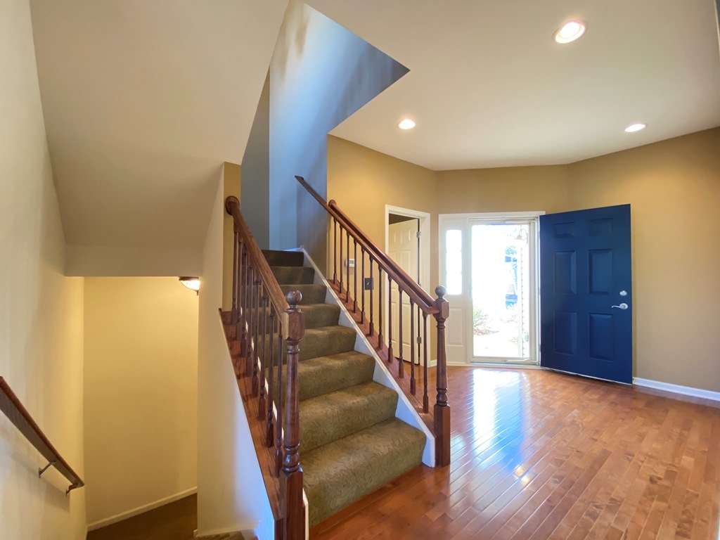 210 Dorset Avenue, Oswego, IL 60543