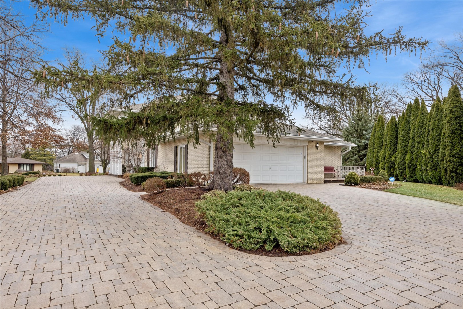 28 Concord Drive, Oak Brook, IL 60523