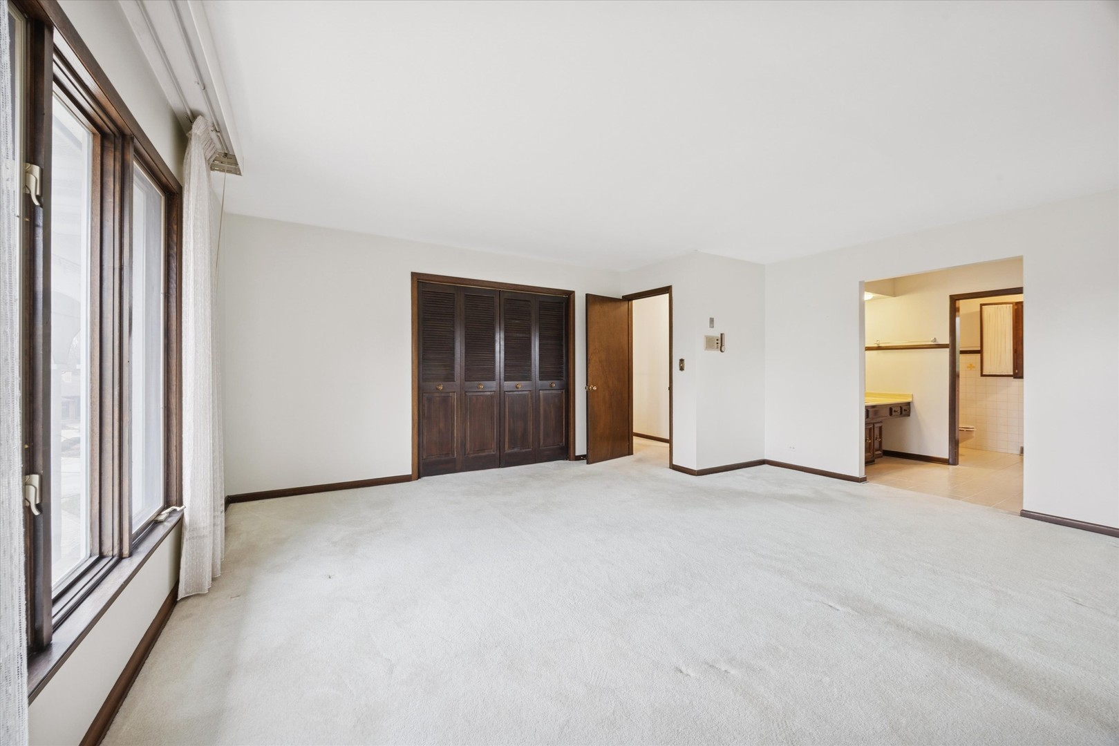 28 Concord Drive, Oak Brook, IL 60523