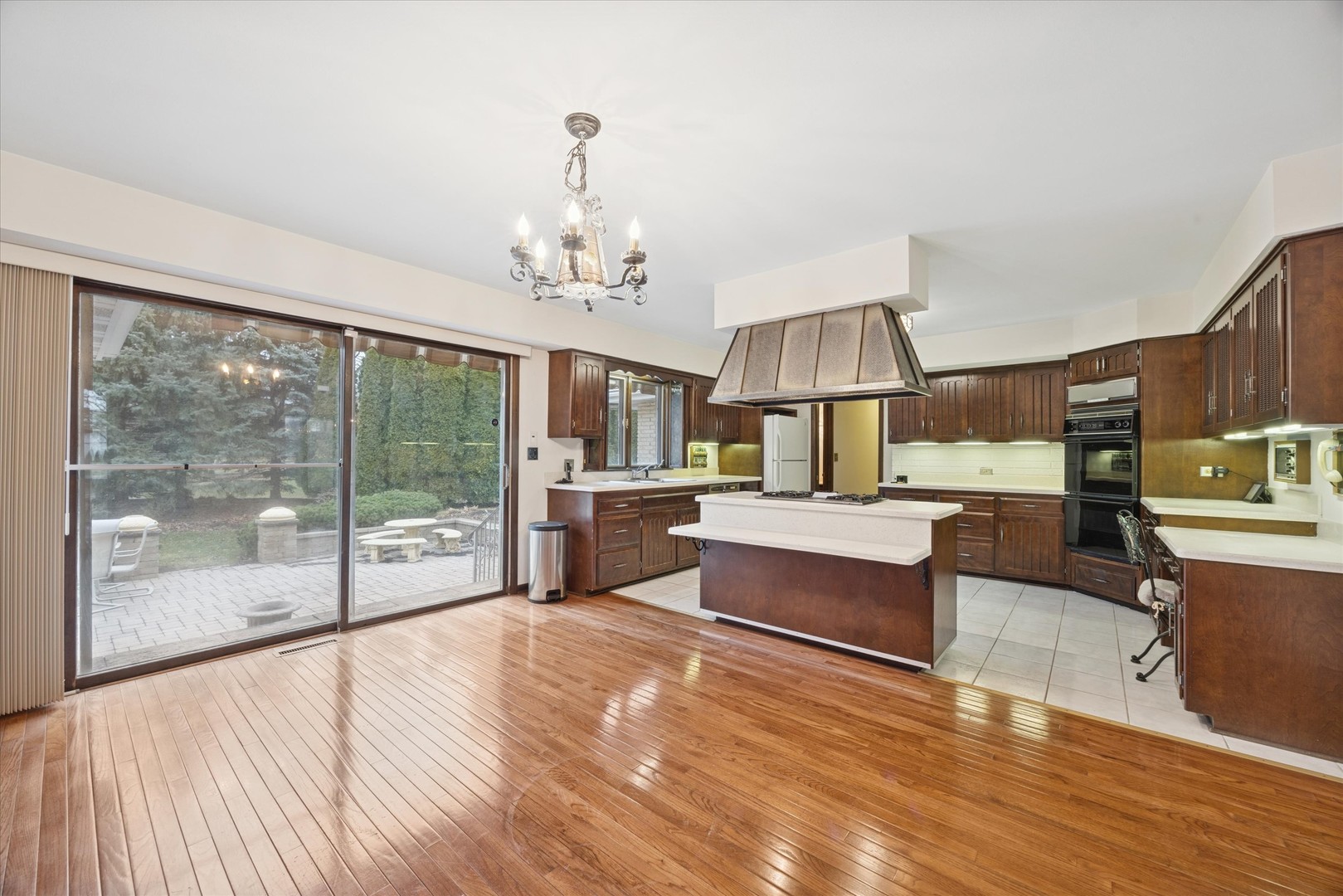 28 Concord Drive, Oak Brook, IL 60523