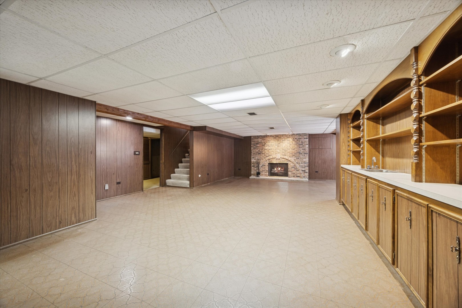 28 Concord Drive, Oak Brook, IL 60523