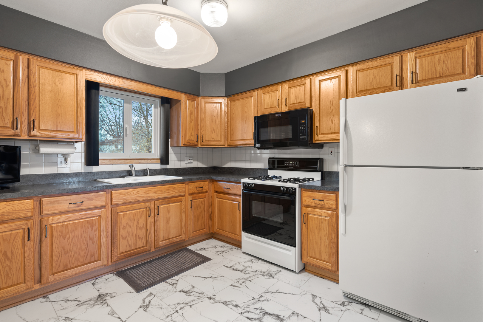 537-541 N Edgelawn Drive #537, Aurora, IL 60506