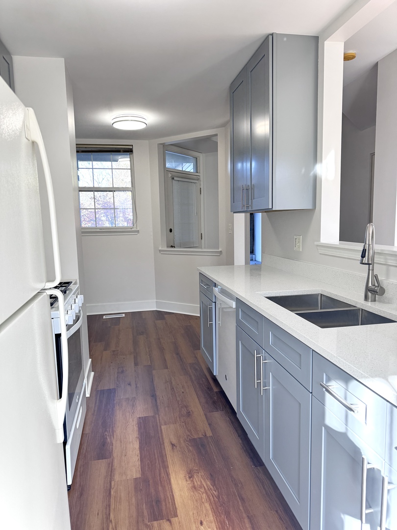 2406 Sheehan Drive, Naperville, IL 60564