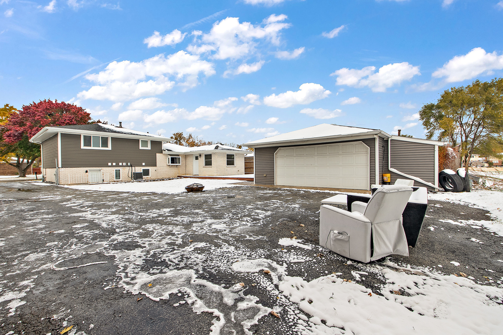 7433 S 88th Avenue, Justice, IL 60458