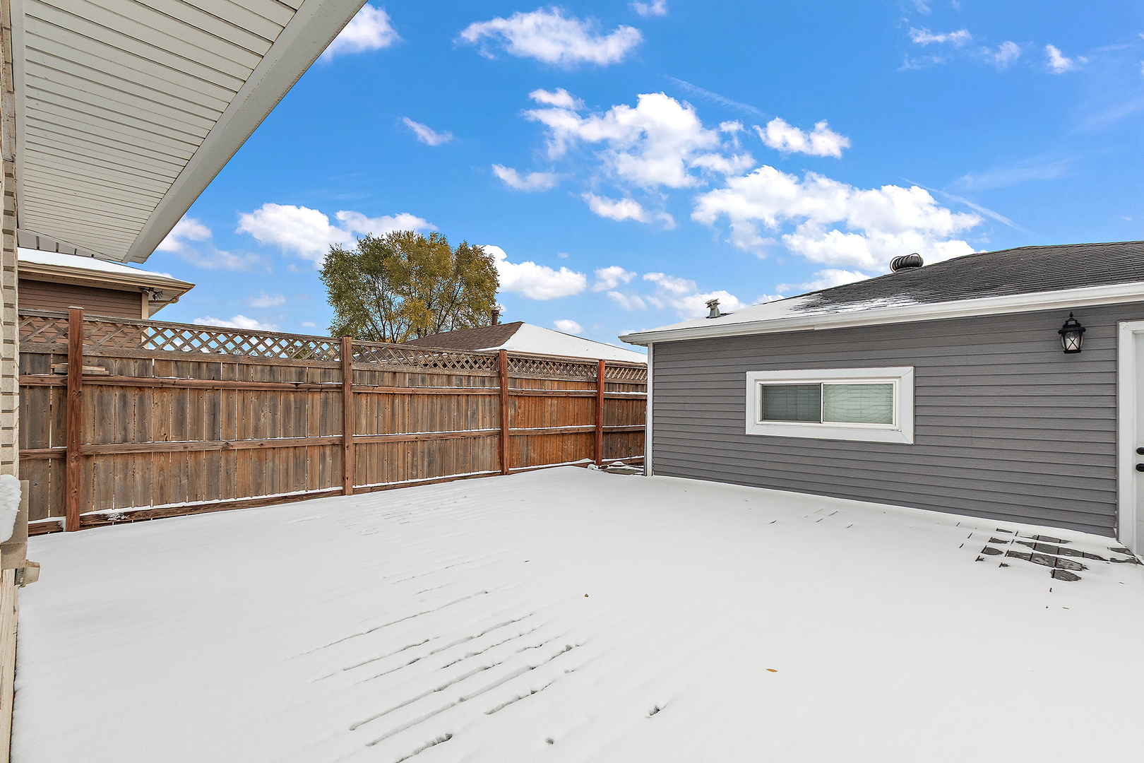 7433 S 88th Avenue, Justice, IL 60458