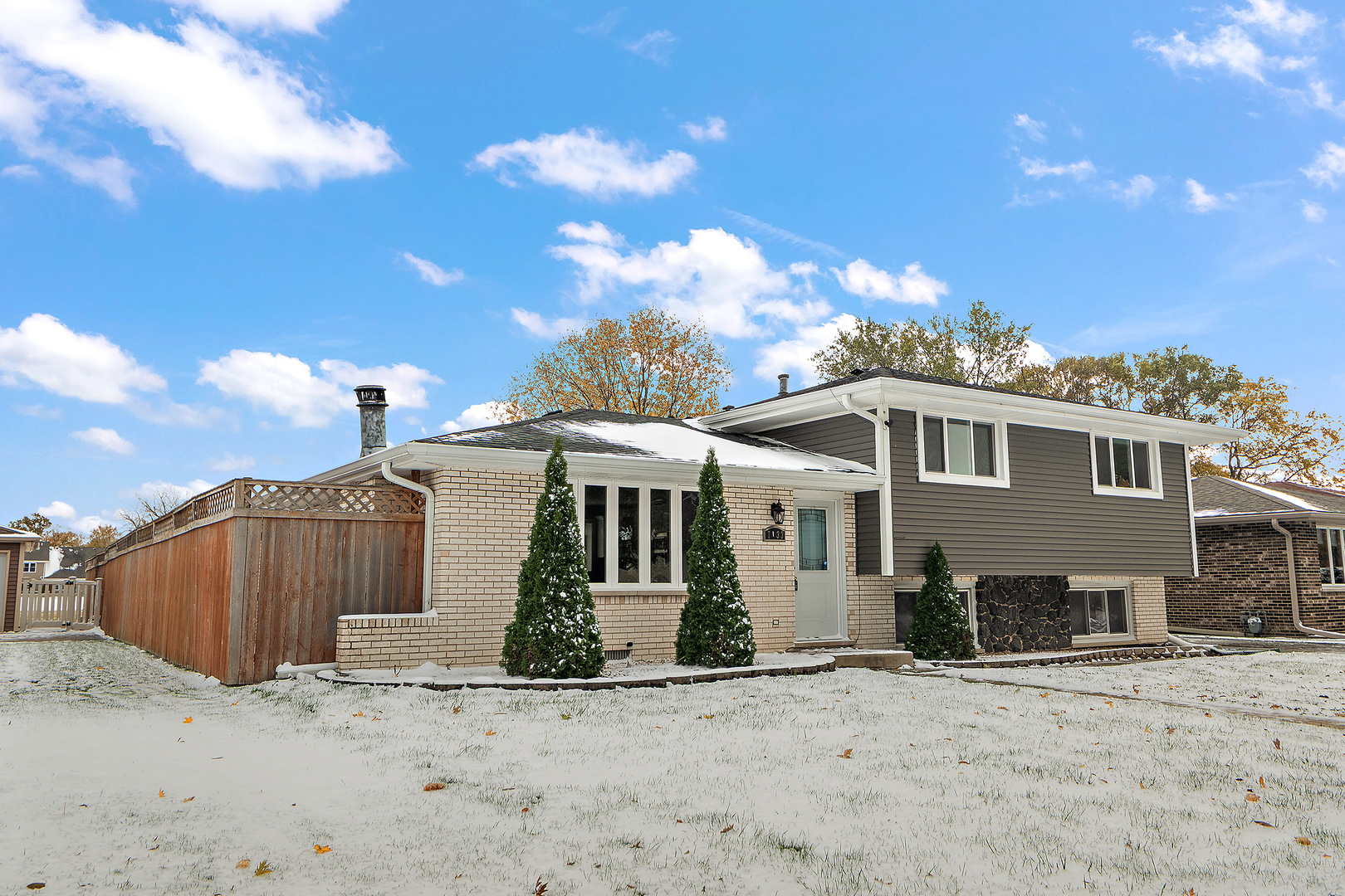 7433 S 88th Avenue, Justice, IL 60458