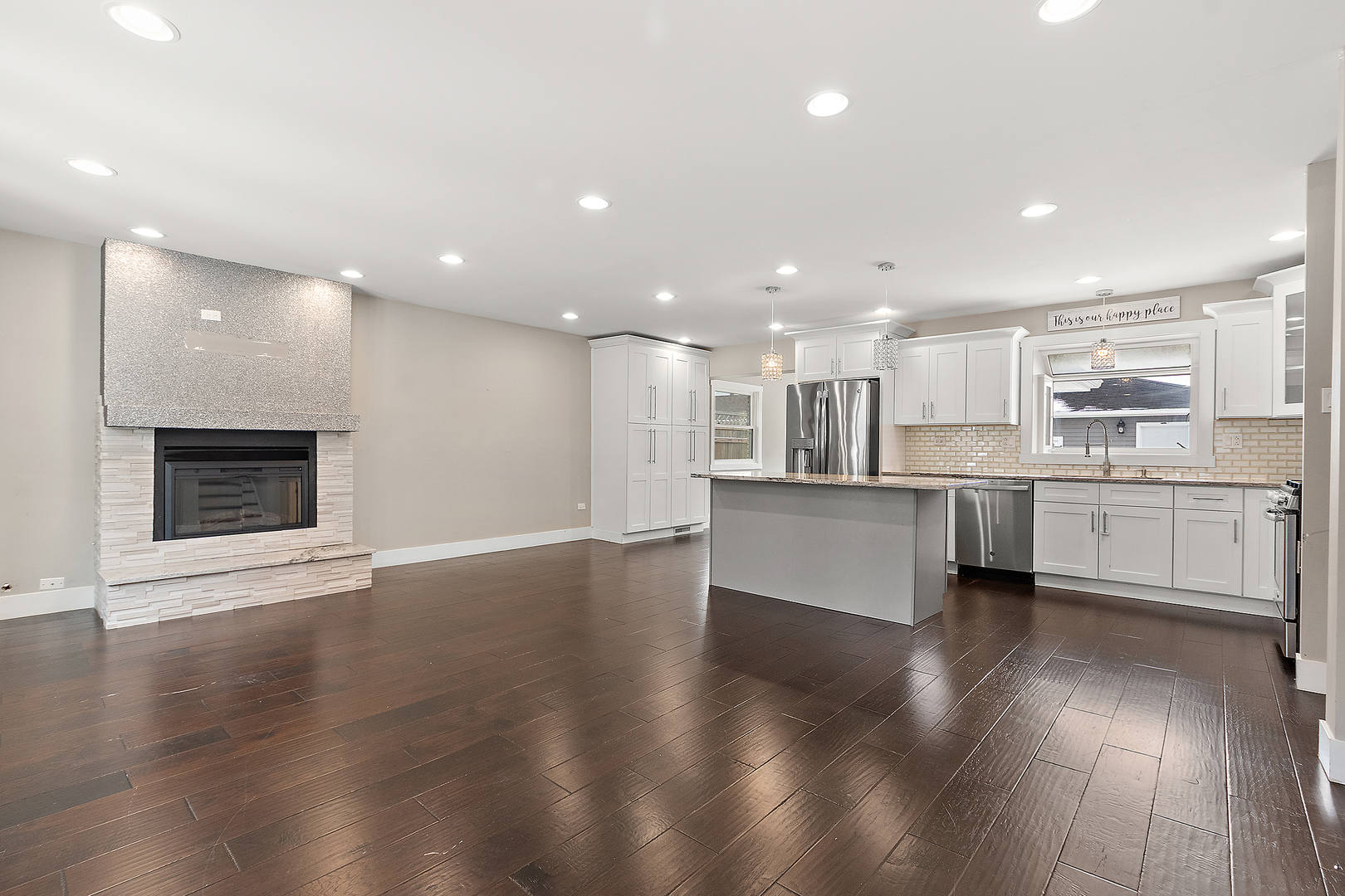 7433 S 88th Avenue, Justice, IL 60458