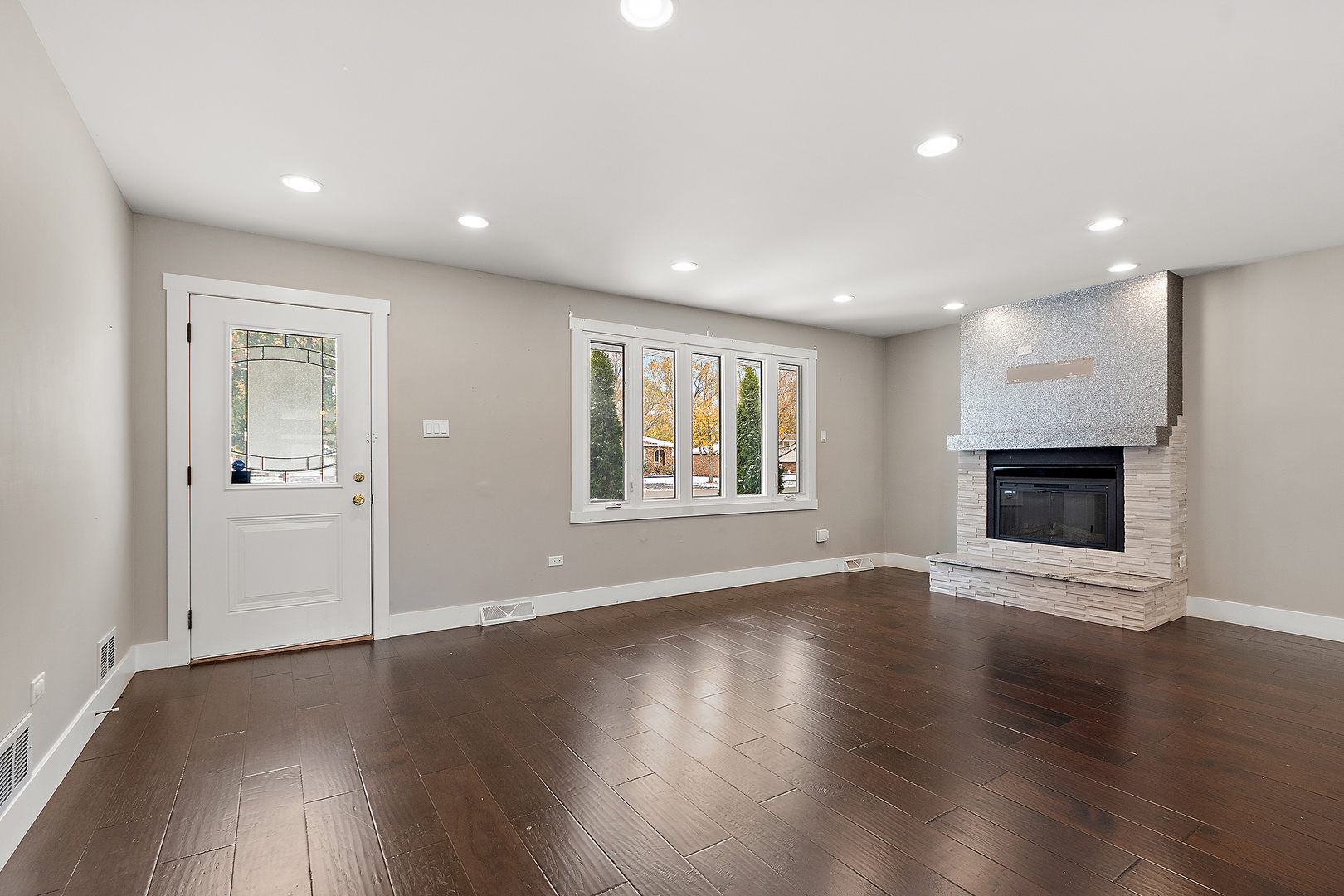 7433 S 88th Avenue, Justice, IL 60458