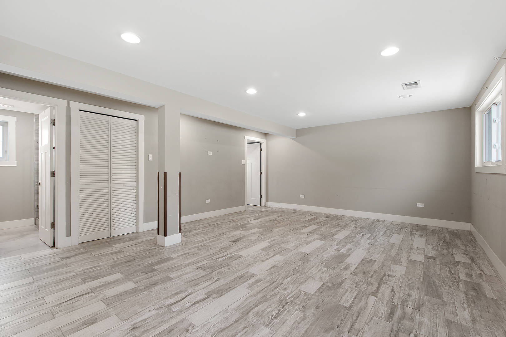 7433 S 88th Avenue, Justice, IL 60458