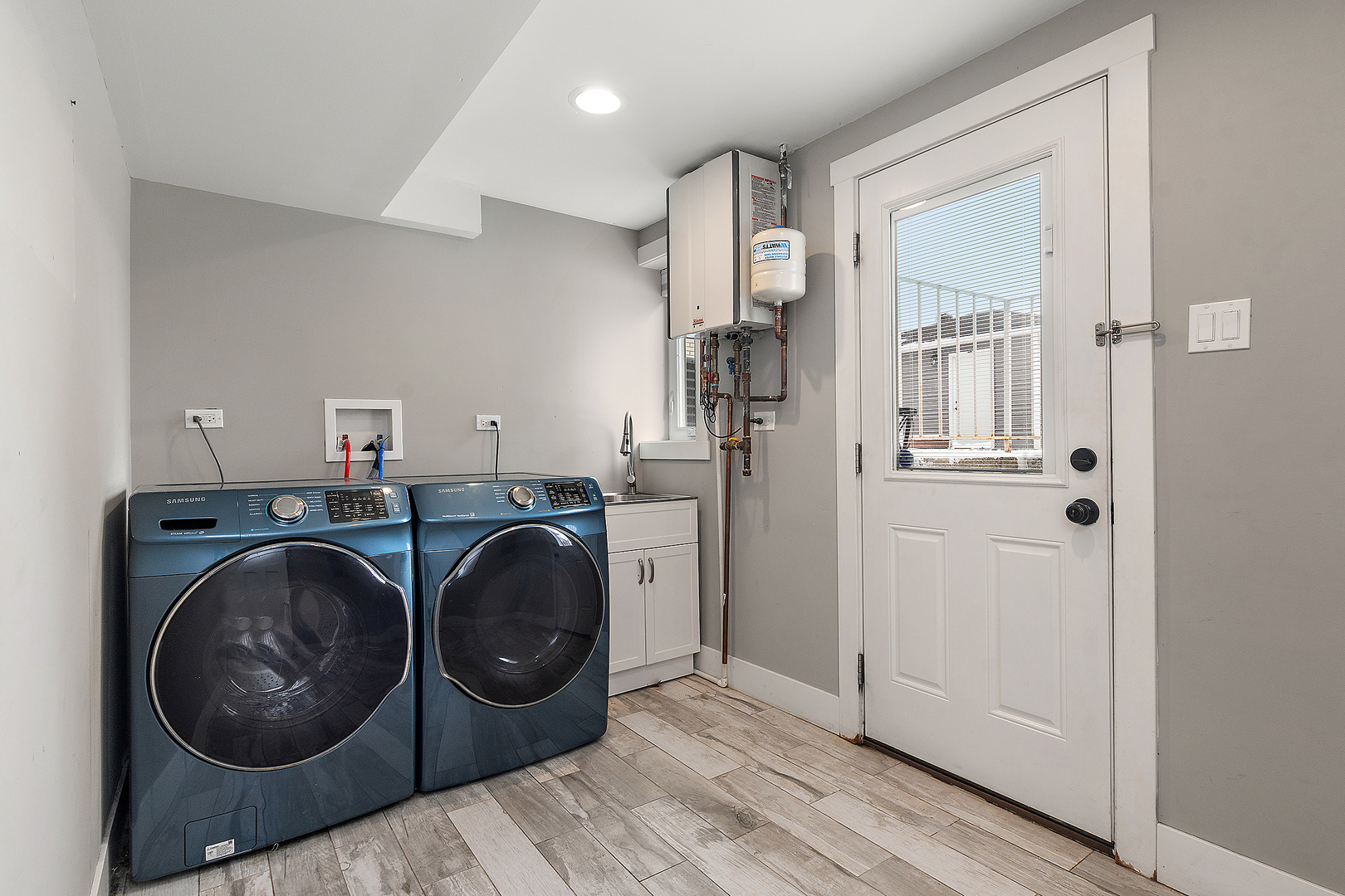 7433 S 88th Avenue, Justice, IL 60458