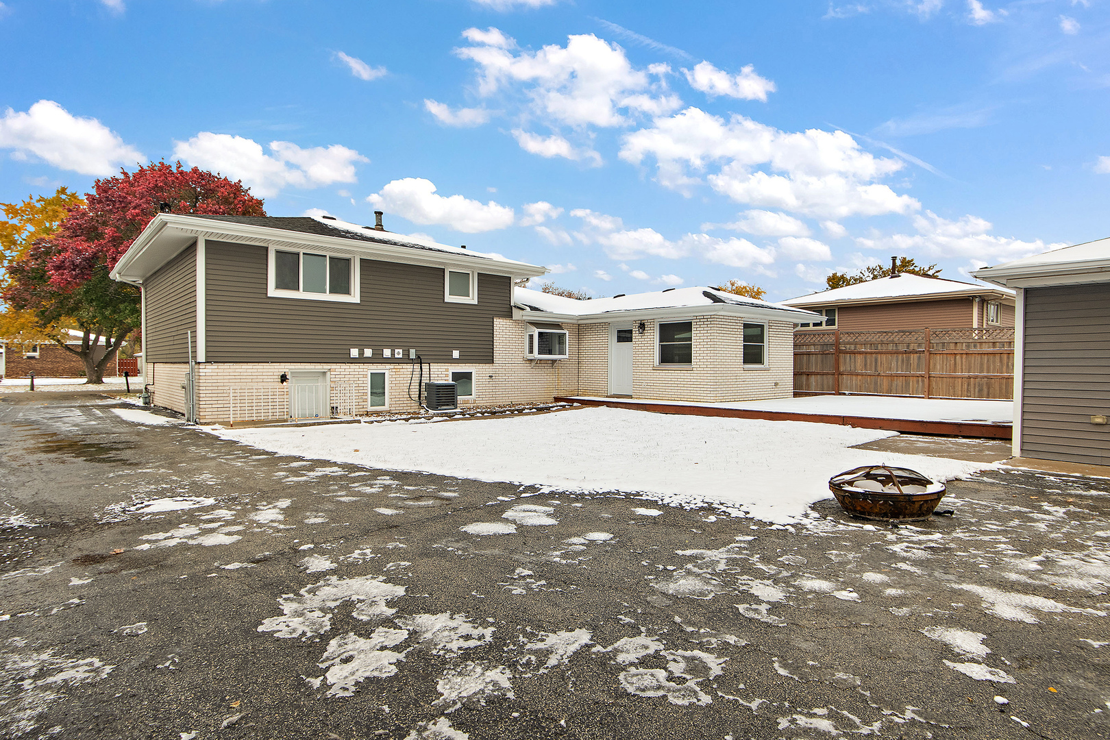 7433 S 88th Avenue, Justice, IL 60458