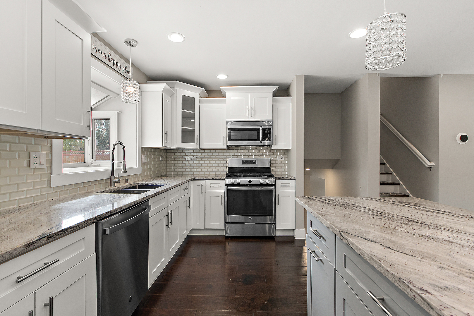 7433 S 88th Avenue, Justice, IL 60458