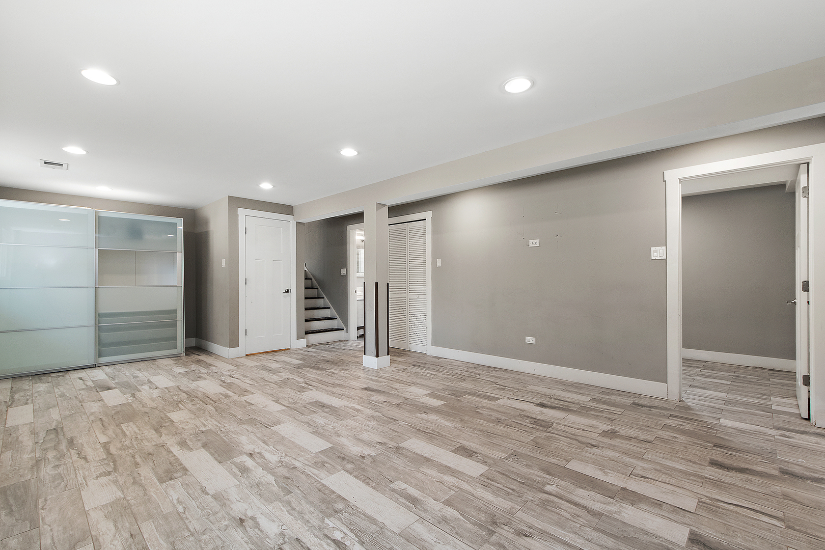 7433 S 88th Avenue, Justice, IL 60458