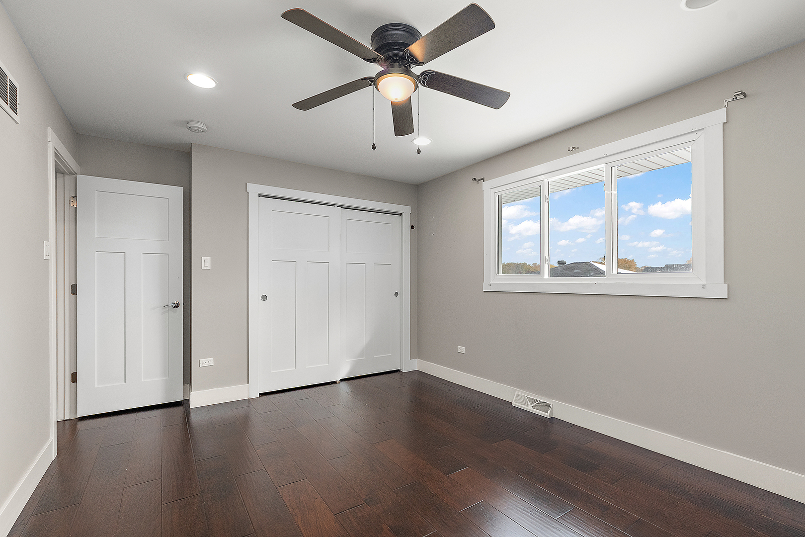 7433 S 88th Avenue, Justice, IL 60458