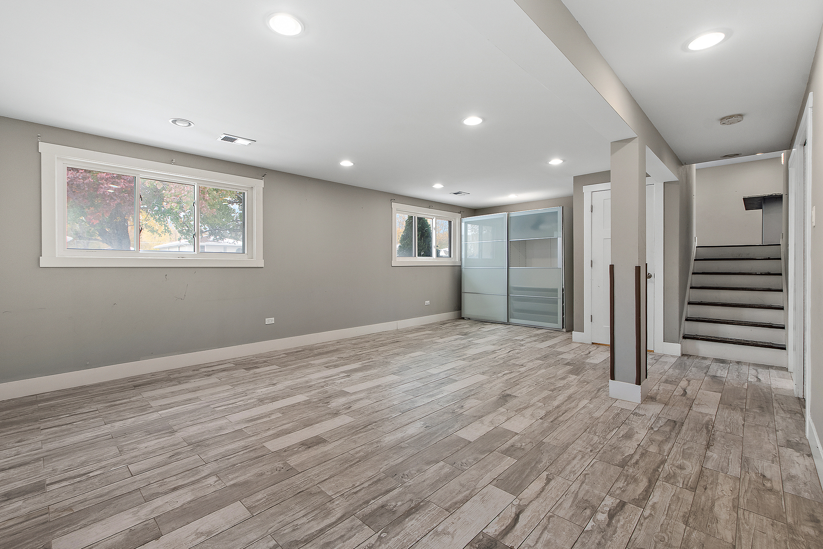 7433 S 88th Avenue, Justice, IL 60458