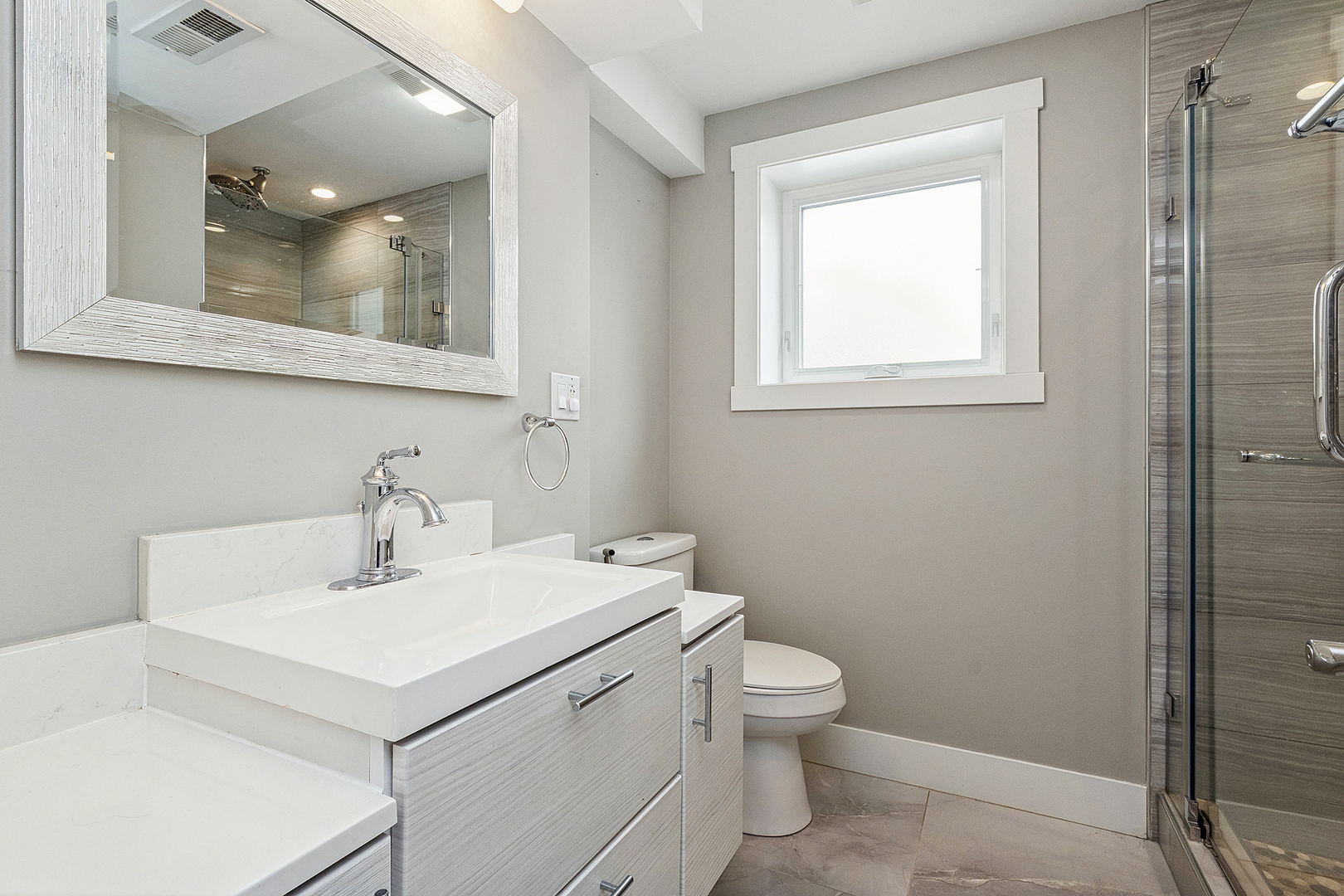 7433 S 88th Avenue, Justice, IL 60458