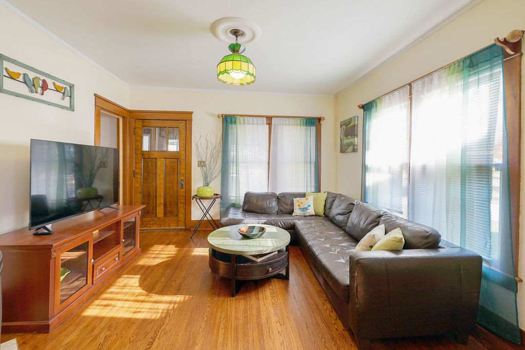 149 S Gladstone Avenue, Aurora, IL 60506