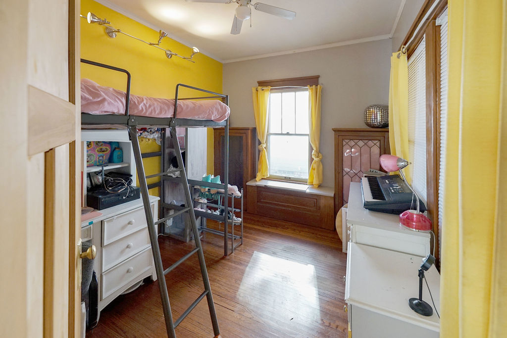 149 S Gladstone Avenue, Aurora, IL 60506