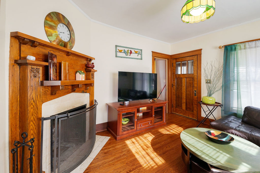 149 S Gladstone Avenue, Aurora, IL 60506