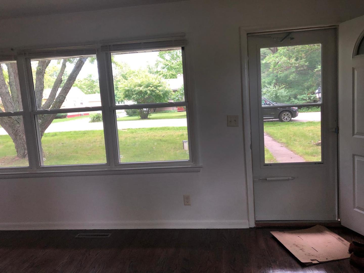 116 Pauline Avenue, Crystal Lake, IL 60014